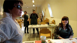 Silja Korn beim Blind malen Workshop im OSZ Johanna Just, Potsdam